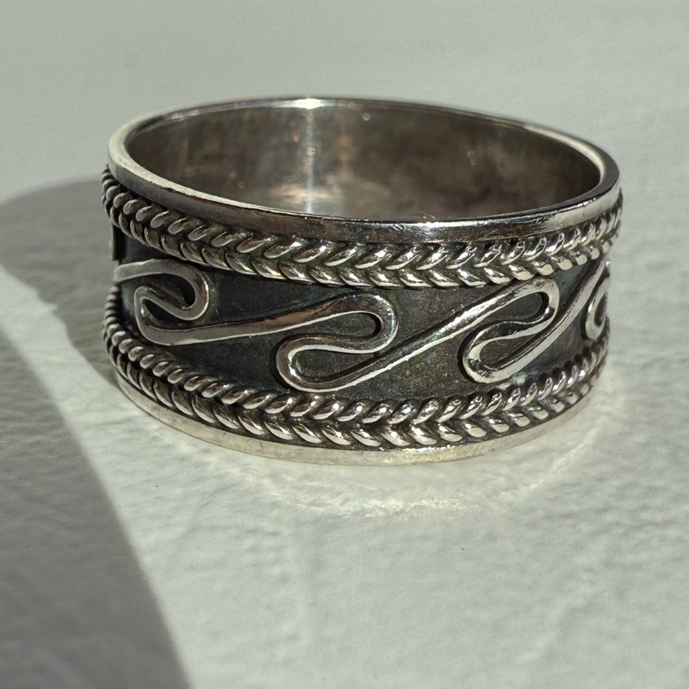 Vintage 925 Sterling Silver Band Ring with Twisted Wire Designs Size 7